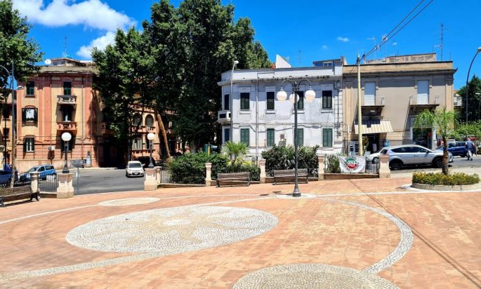 PULIZIA PIAZZA DELLA CONSEGNA GIOVANI F.I (6)